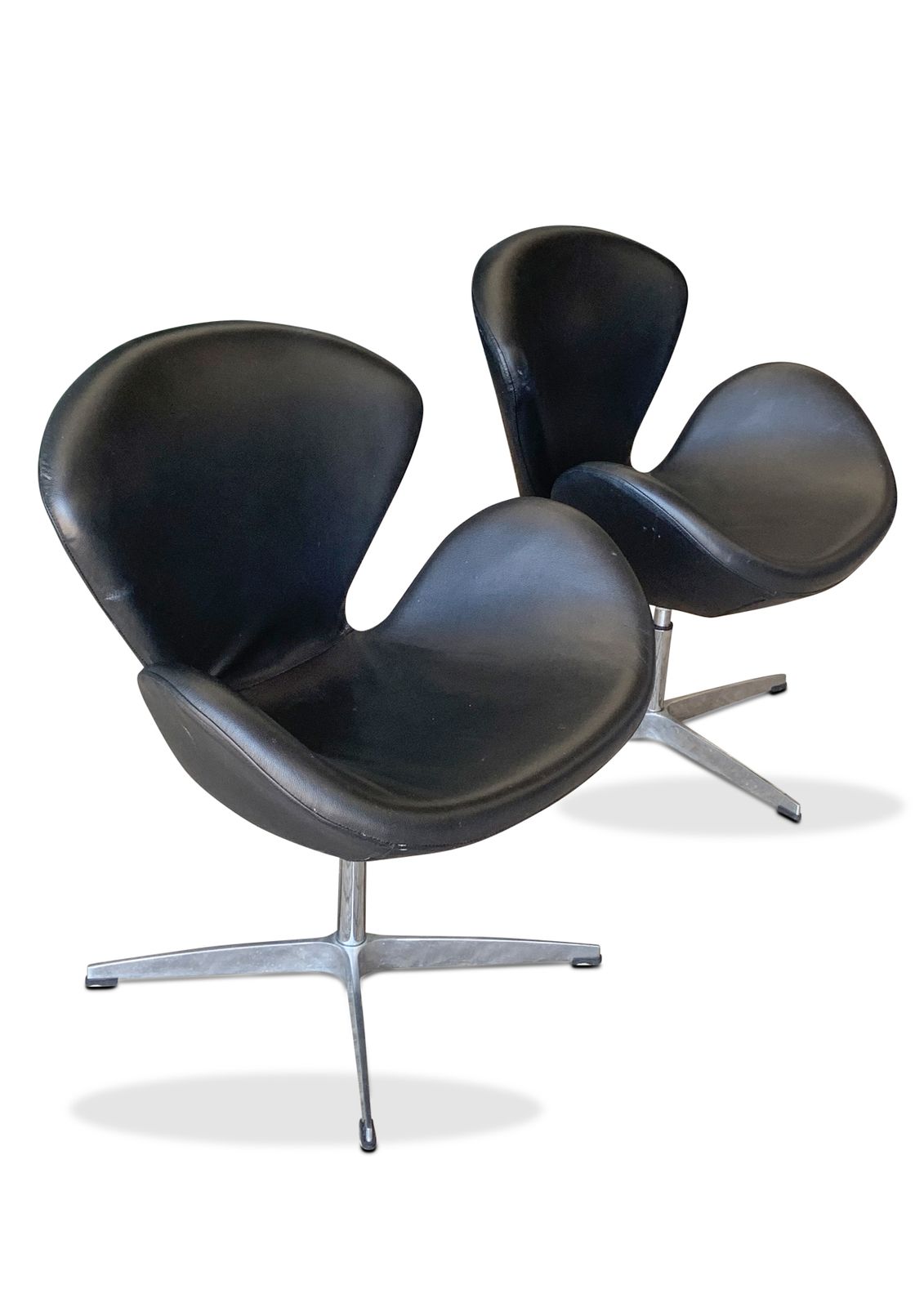 Arne Jacobsen Swan Chair (No Labels) On A Four Star Metal Base. Designed By Arne Jacobsen In 1958 Ol photo vinterior
