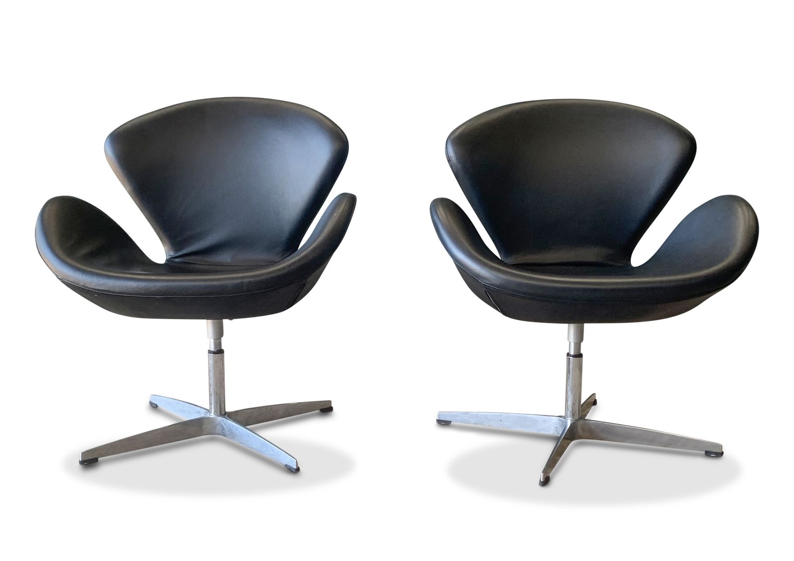 photo furniture Arne Jacobsen Swan Chair (No Labels) On A Four Star Metal Base. Designed By Arne Jacobsen In 1958 Ol