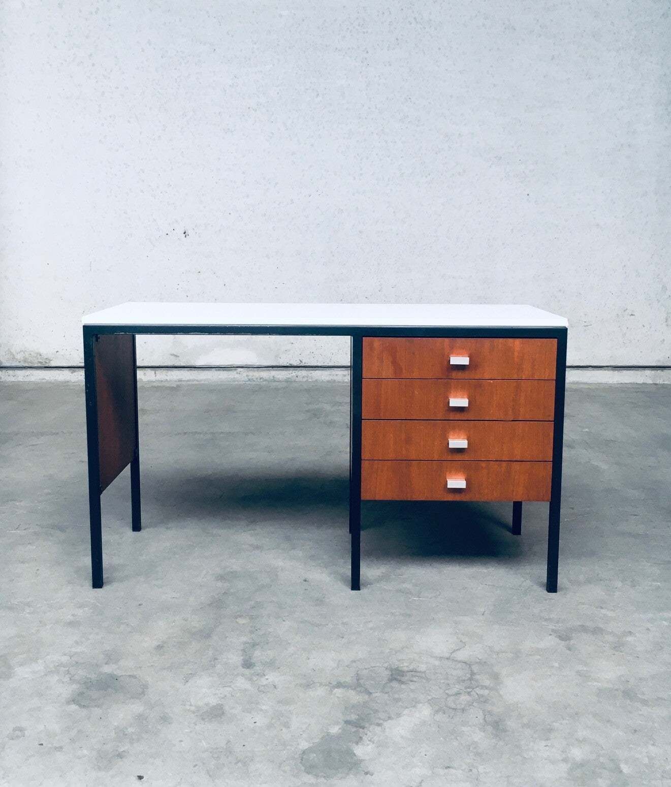 Mid Century Modern Bureau, Nederlands Design, Jaren 1960 photo for sale