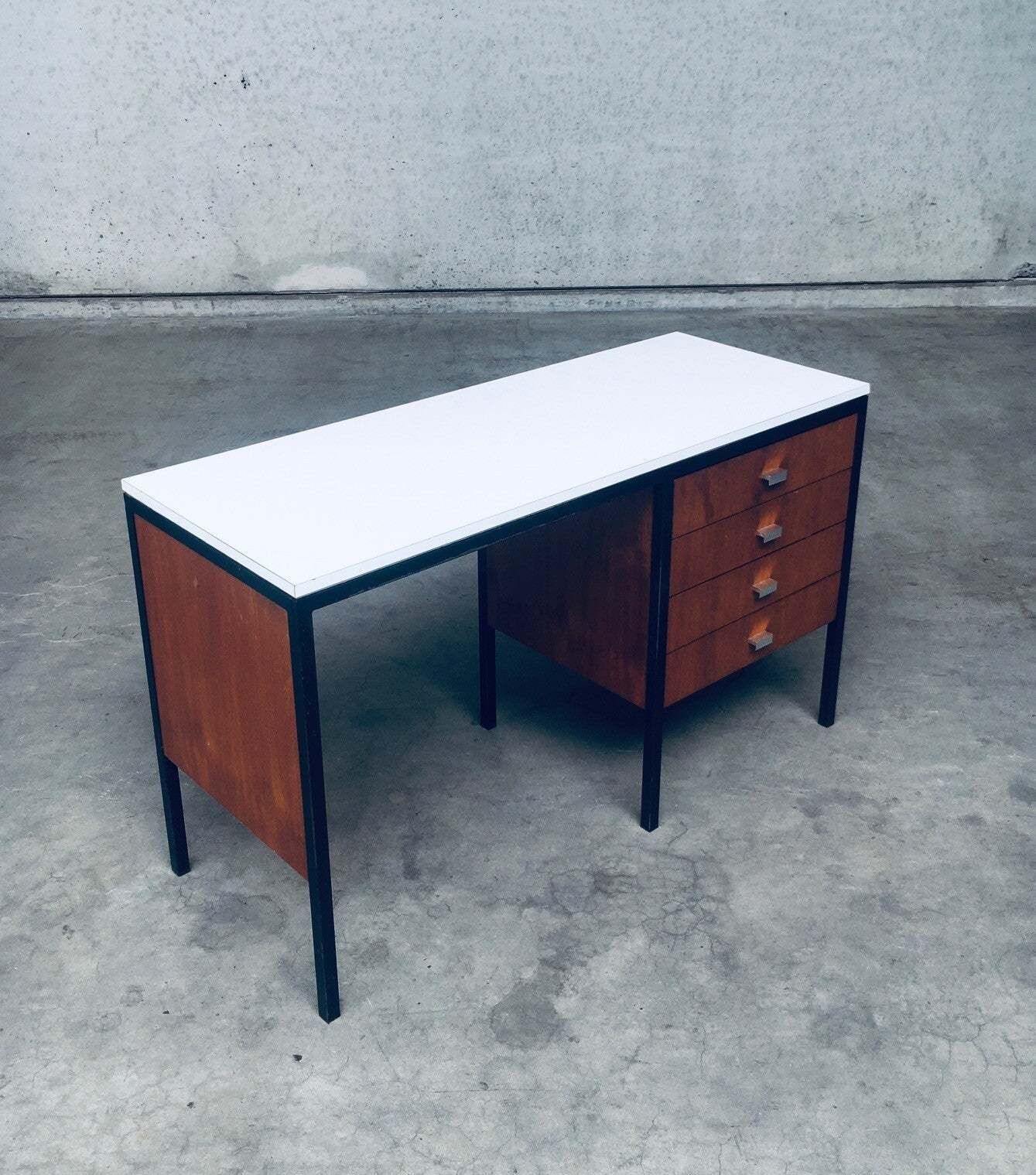 Mid Century Modern Bureau, Nederlands Design, Jaren 1960 photo buy