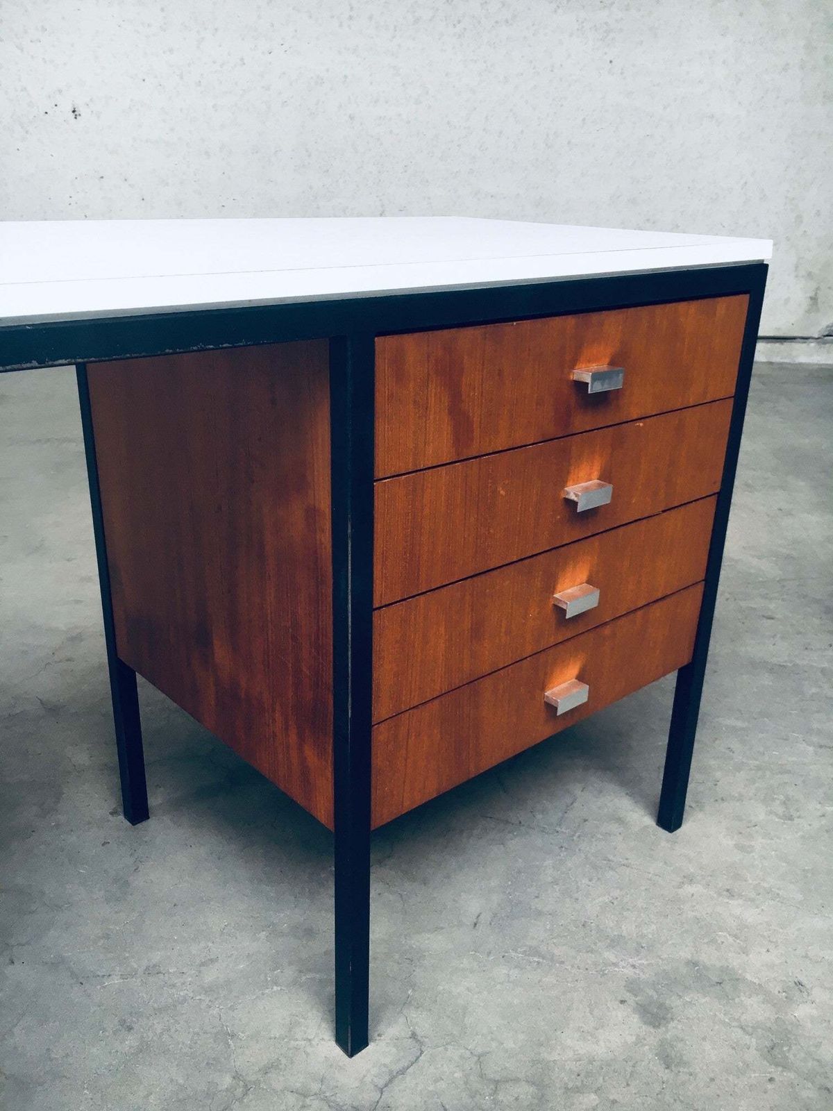 photo vinterior Mid Century Modern Bureau, Nederlands Design, Jaren 1960