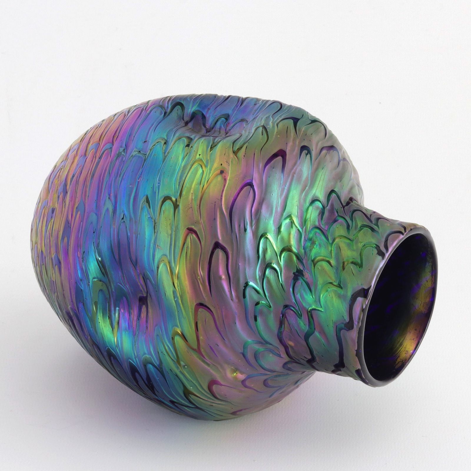 Iridescent Kralik Cobalt Blue Glass Vase In Fish Scales Décor C1900 photo 645.0