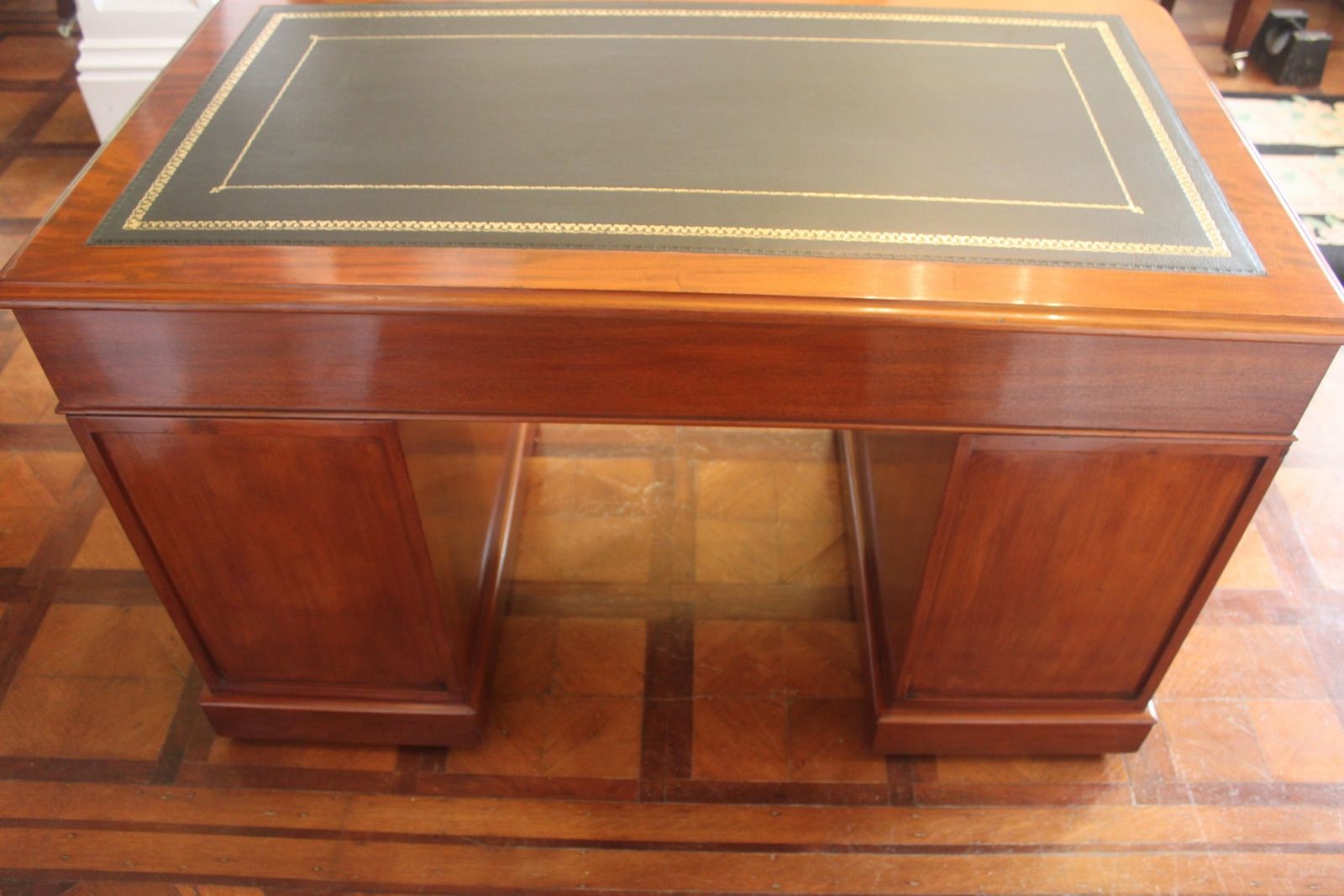 photo furniture Victorian Mahogany Pedestal Desk By Edwards & Roberts