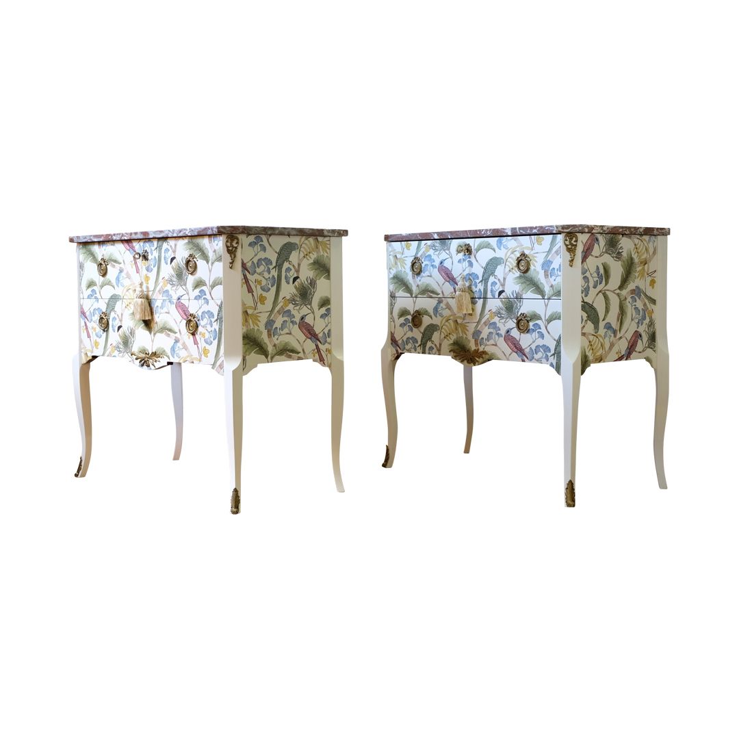 Pair Of Gustavian Style Commode In Antique White With Exotic Birds Design And Natural Marble Top photo Furniture