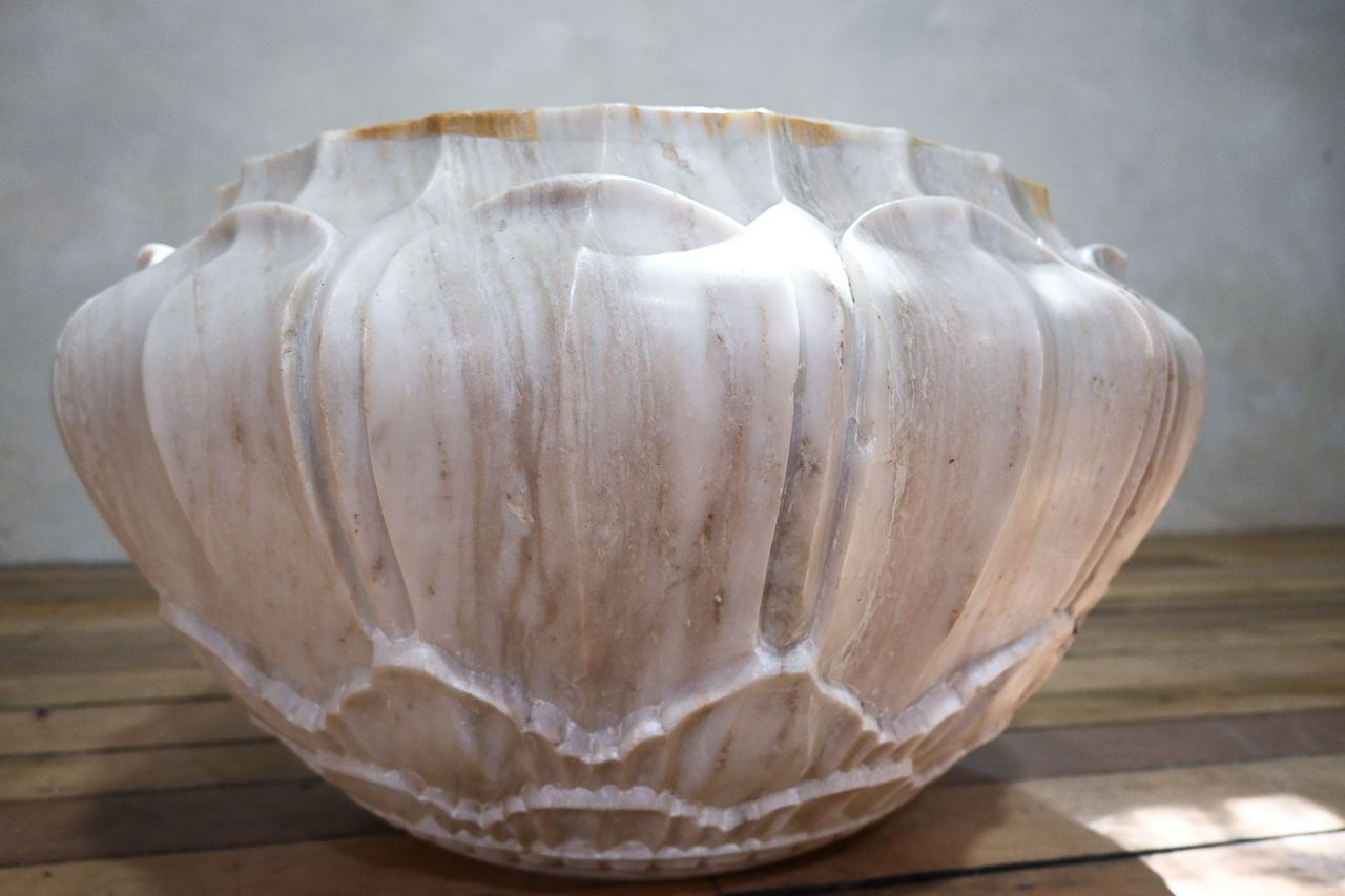 A Very Large 20th Century Carved Marble Jardiniere Planter photo furniture