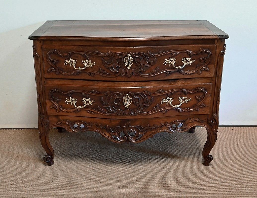 Nîmes Walnut Chest Of Drawers, Louis XV Period, 18th Century