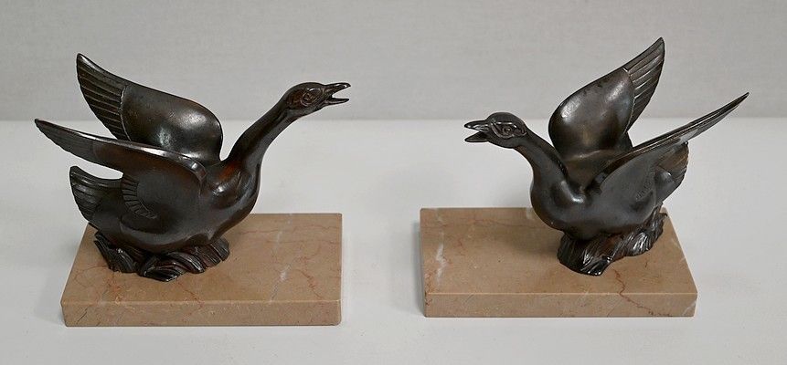 Pair Of Bookends, Swans In Patinated Metal On Marble   1930/1940 photo furniture