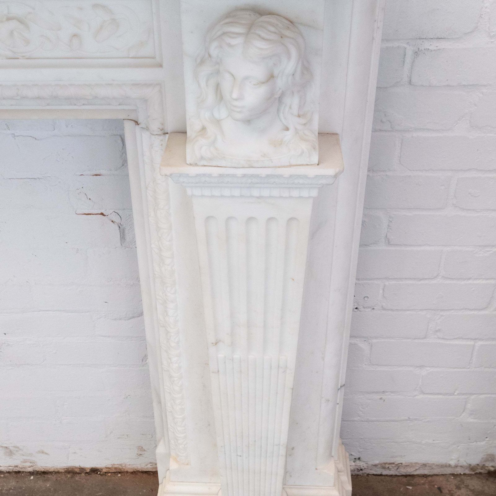 photo vintage Monumental Antique Statuary Marble Carved Chimneypiece