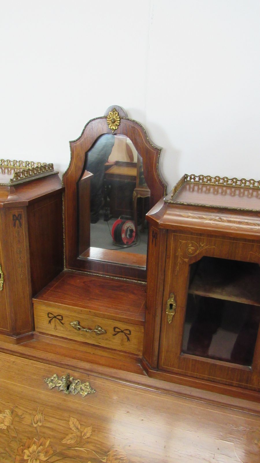 Lovely Walnut Ladies Desk, 1800s photo vinterior