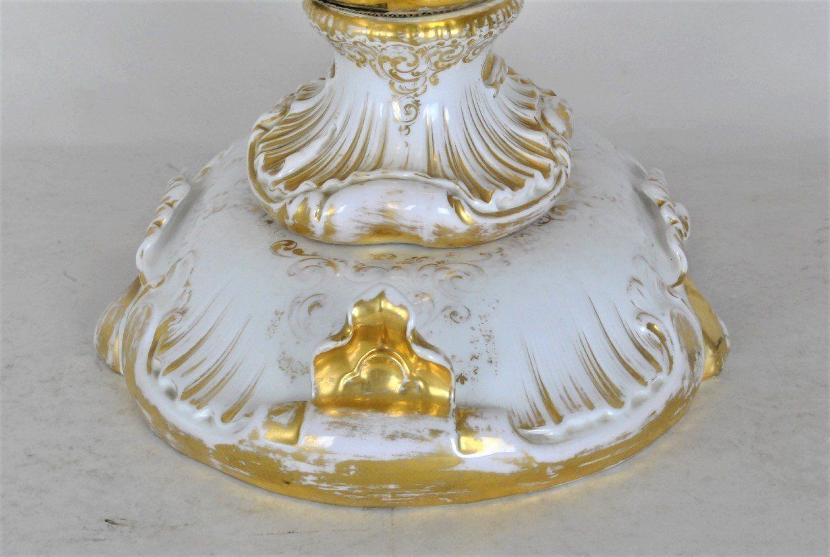 photo furniture Large Porcelain Bridal Vase, Mid Xixth Century