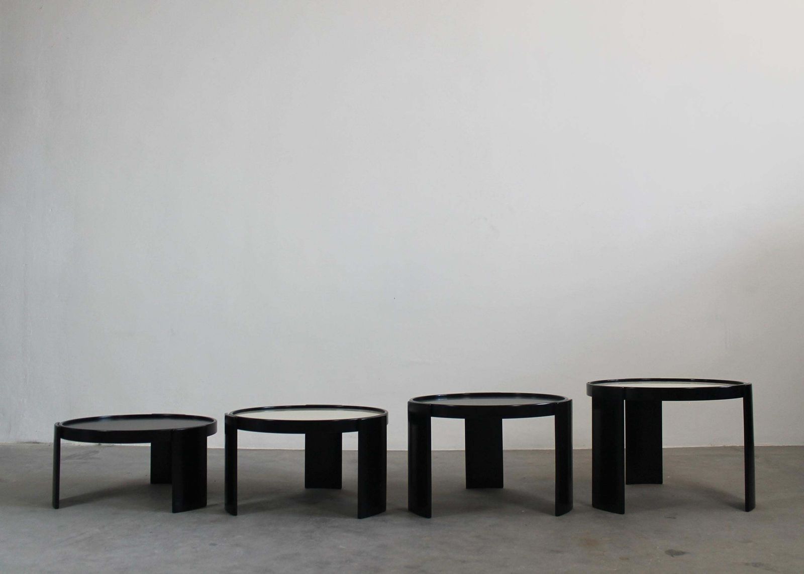 Gianfranco Frattini Set Of Four 780/783 Stacking Low Tables By Cassina 1960 photo vinterior