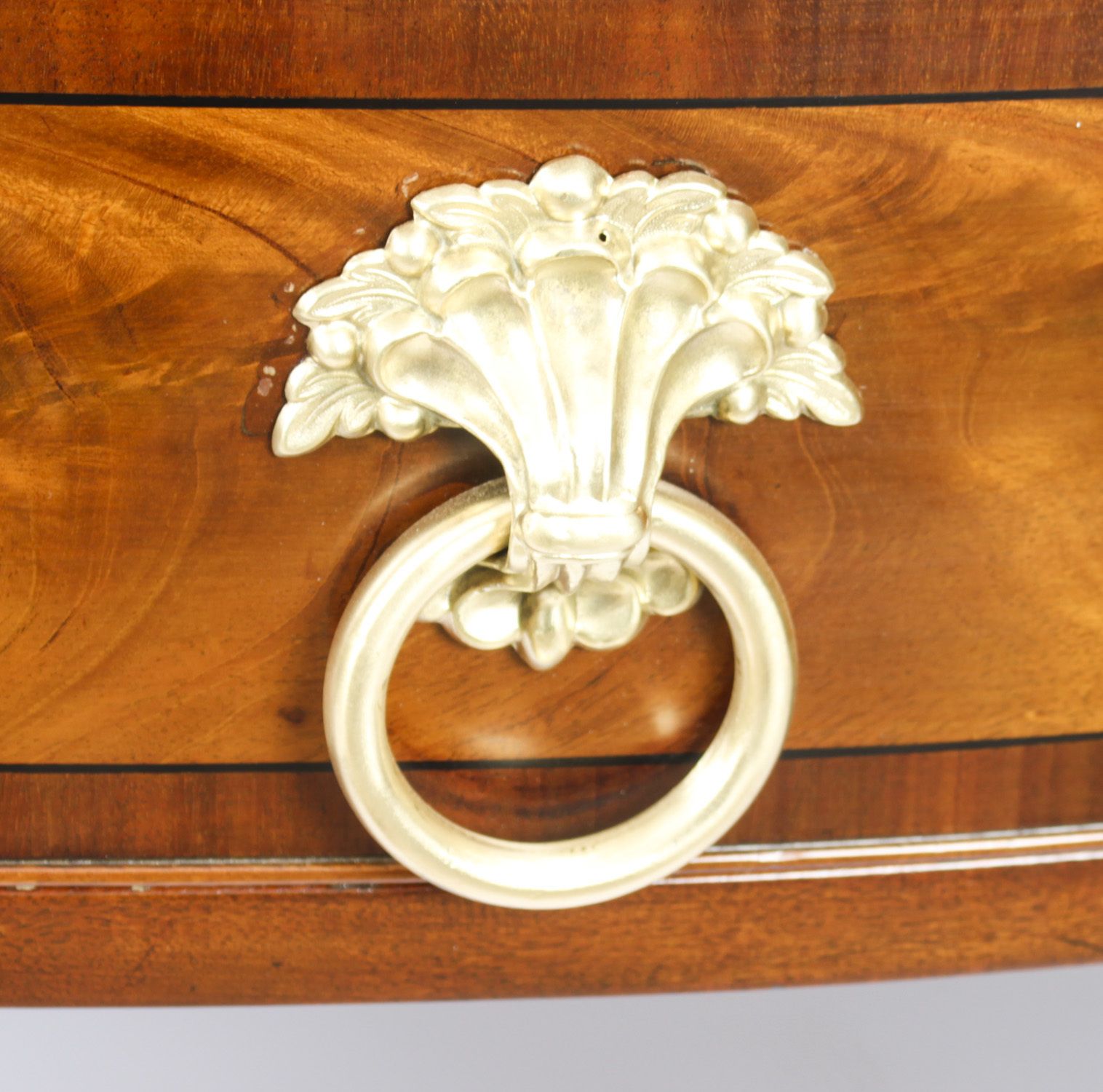 photo vintage Antique English Regency Flame Mahogany Sideboard C1820 19th Century