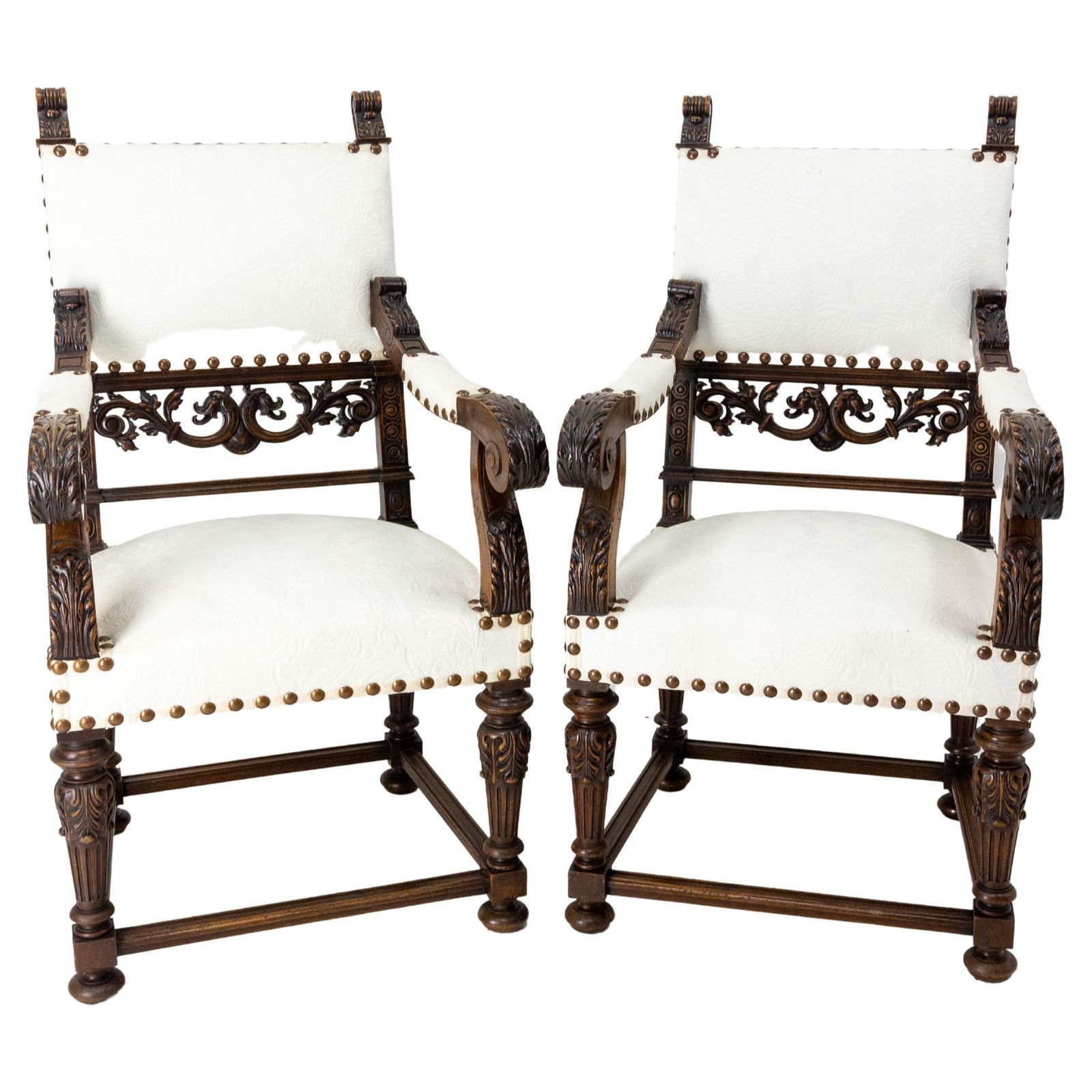 Paire de fauteuils ouverts en noyer de style Louis XIII, France, XIXe siècle, à retapisser