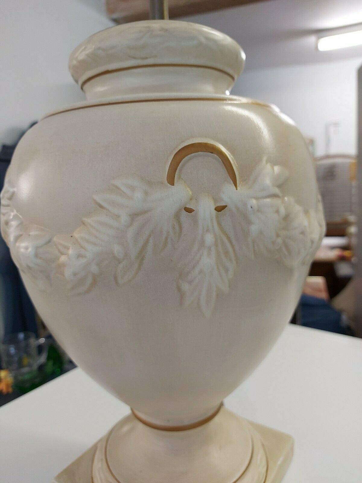 Lovely Large Ivory Ceramic & Gold Table  Side Lamp By Bhs photo vinterior