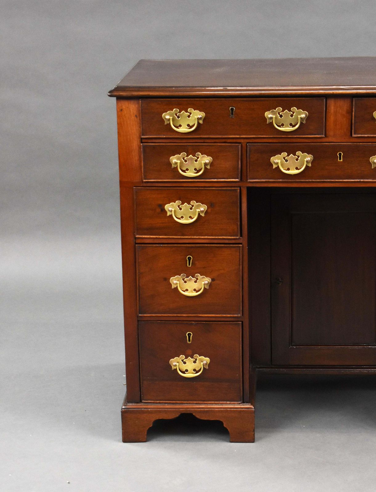 18th Century English George III Mahogany Kneehole Desk photo Furniture