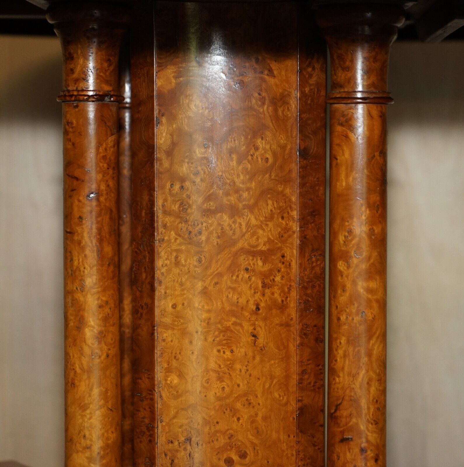 Exquisite Important Burr Walnut Tilt Top Dining Occasional Table Stunning Base photo 5000.0