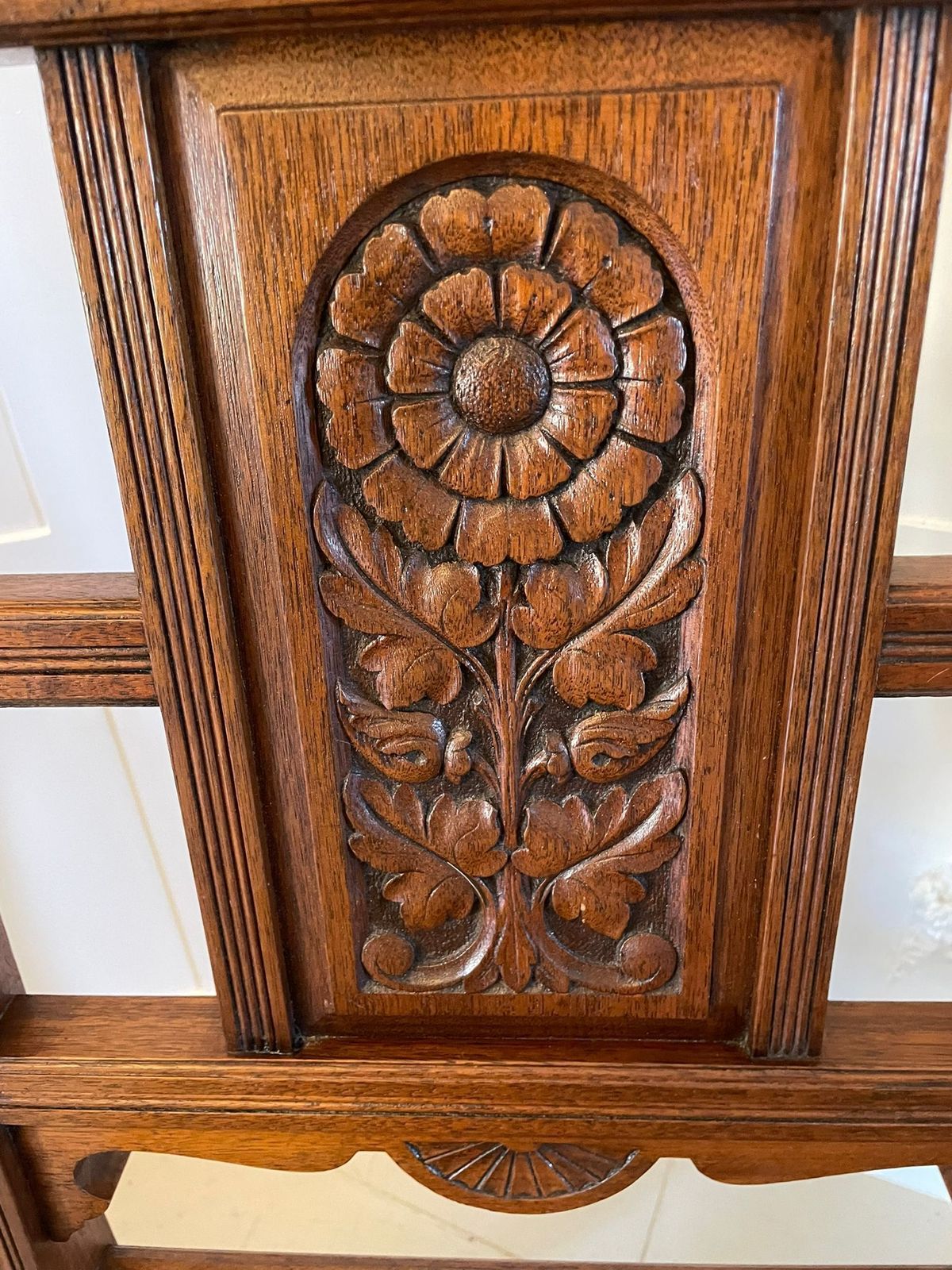 photo vinterior Pair Of Quality Antique Carved Walnut Hall Chairs
