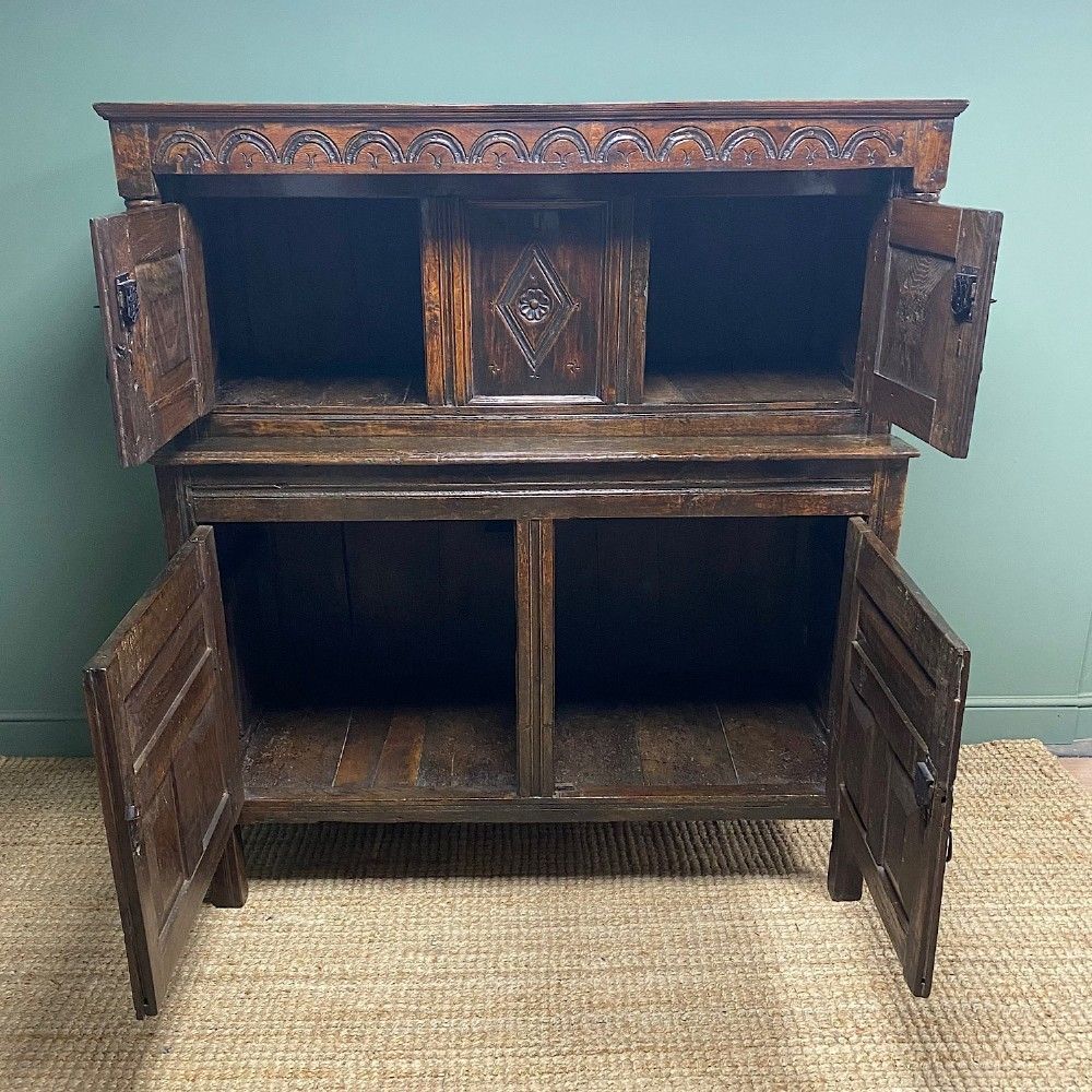 photo vinterior 17th Century Period Oak Antique Court Cupboard