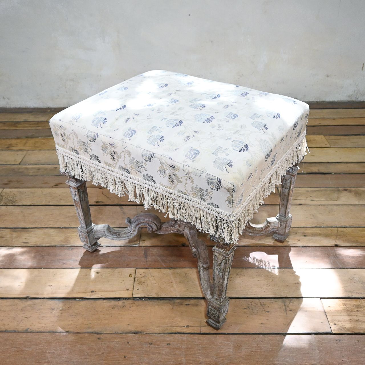 photo furniture 18th Century French Louis XIV Dressing Stool