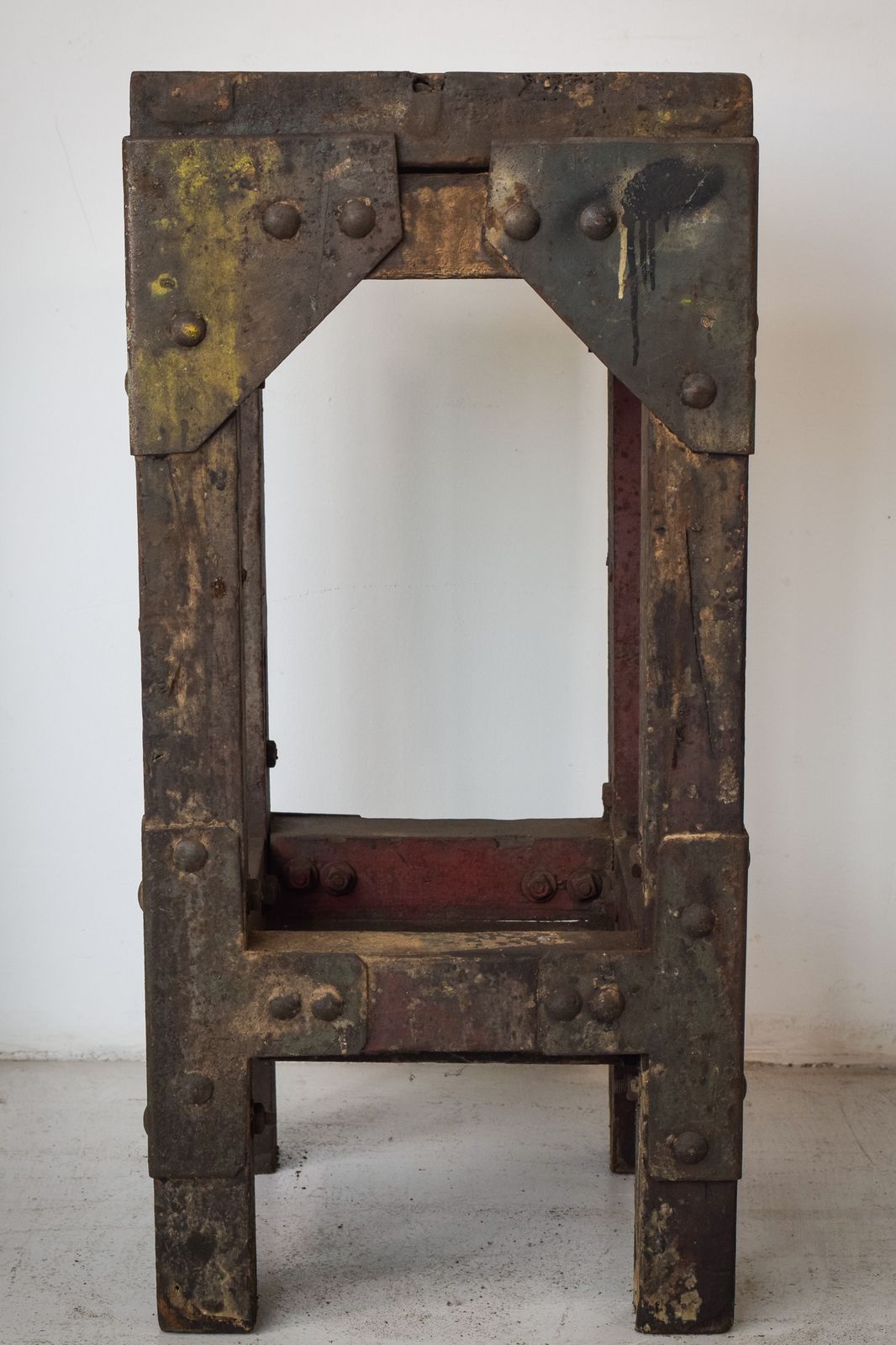 photo for sale Industrieel Statief Met Massief Ijzeren Blad