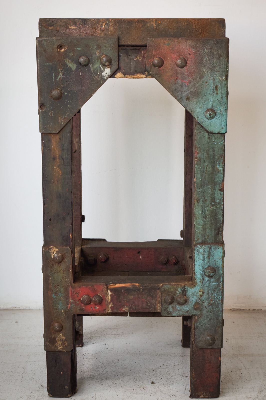 2171.0 Industrial Stand With A Solid Iron Top photo