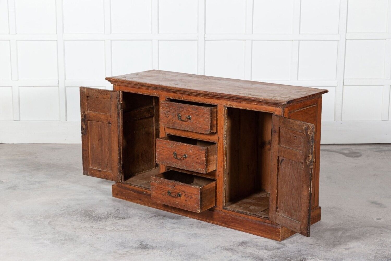 English Georgian Pine Country House Dresser Base photo vinterior