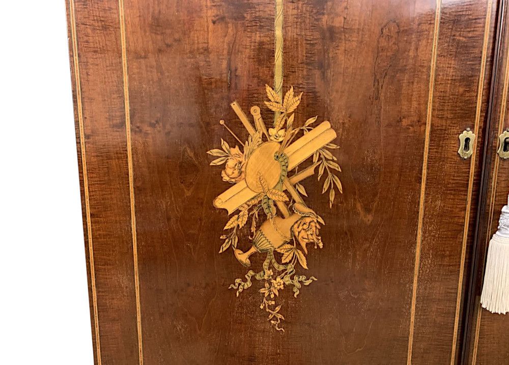 photo vintage A Very Rare And Fine Early 19th Century Georgian Inlaid Bureau Bookcase