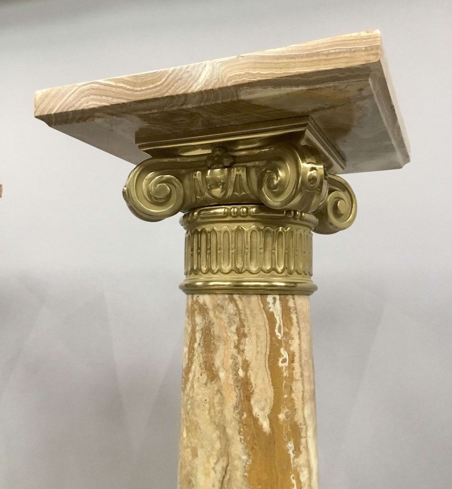A Splendid C19th Pair Of Marble And Ormolu Pedestal Columns photo vinterior