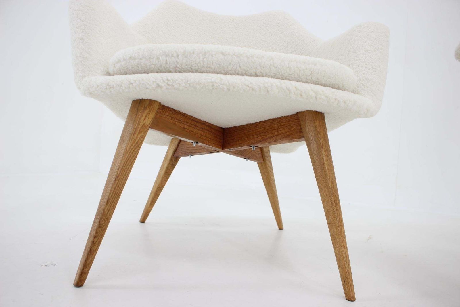 Zeldzaam Paar Miroslav Navratil Schelpvormige Lounge Fauteuils In Schapenvachtimitatie, Ca. Jaren 1960 photo buy