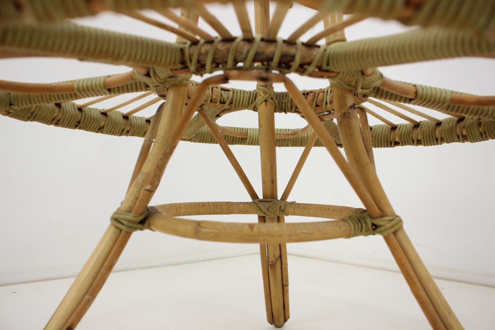 Mid-Century rotan bloemenstandaard, ca. jaren 1960 photo vinterior