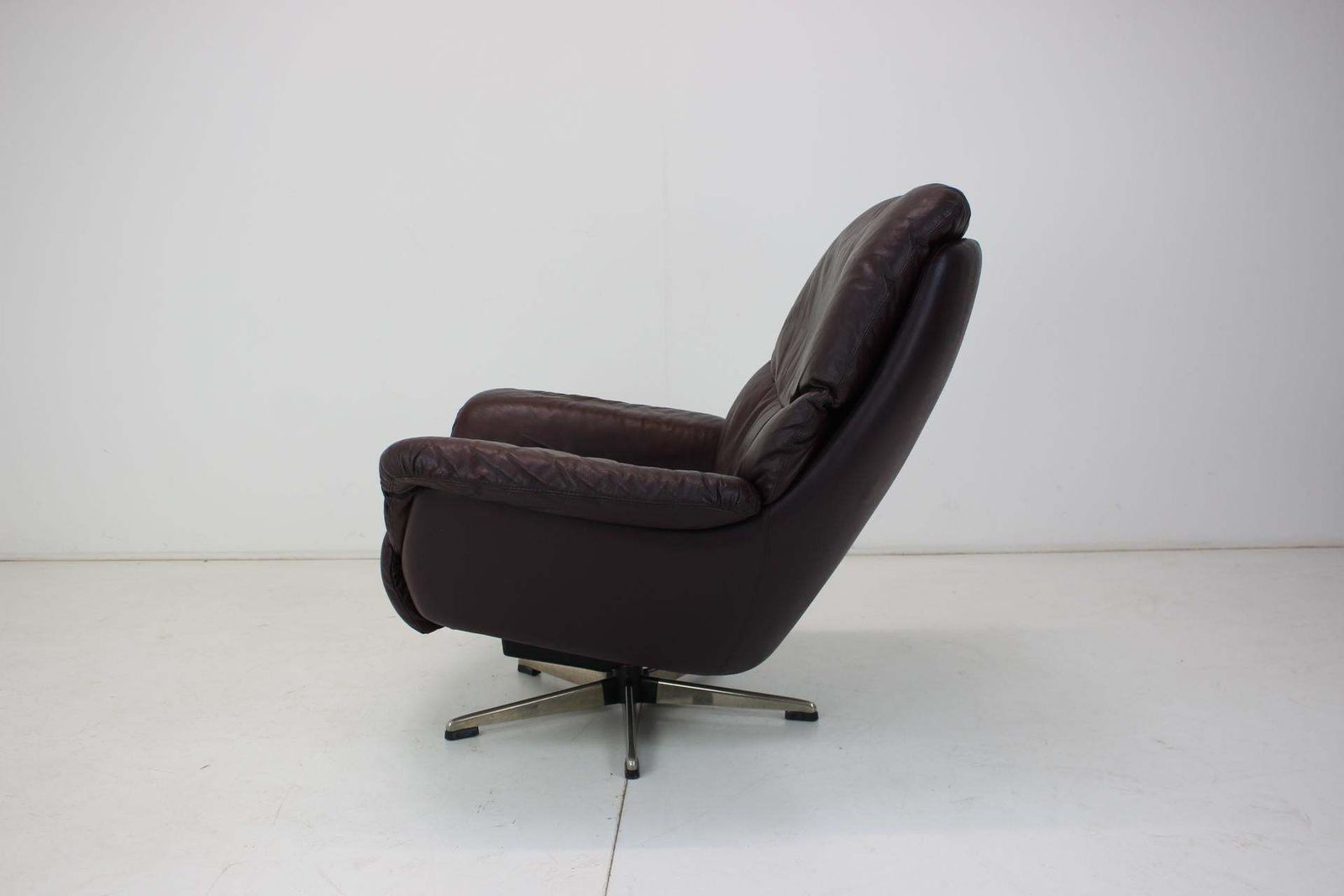 Large Scandinavian Adjustable Leather Armchair By Peem, 1970s, Finland photo Furniture