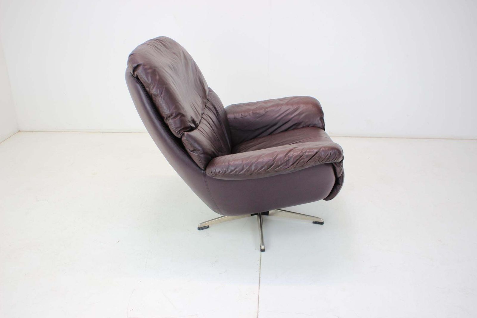 Large Scandinavian Adjustable Leather Armchair By Peem, 1970s, Finland photo vinterior