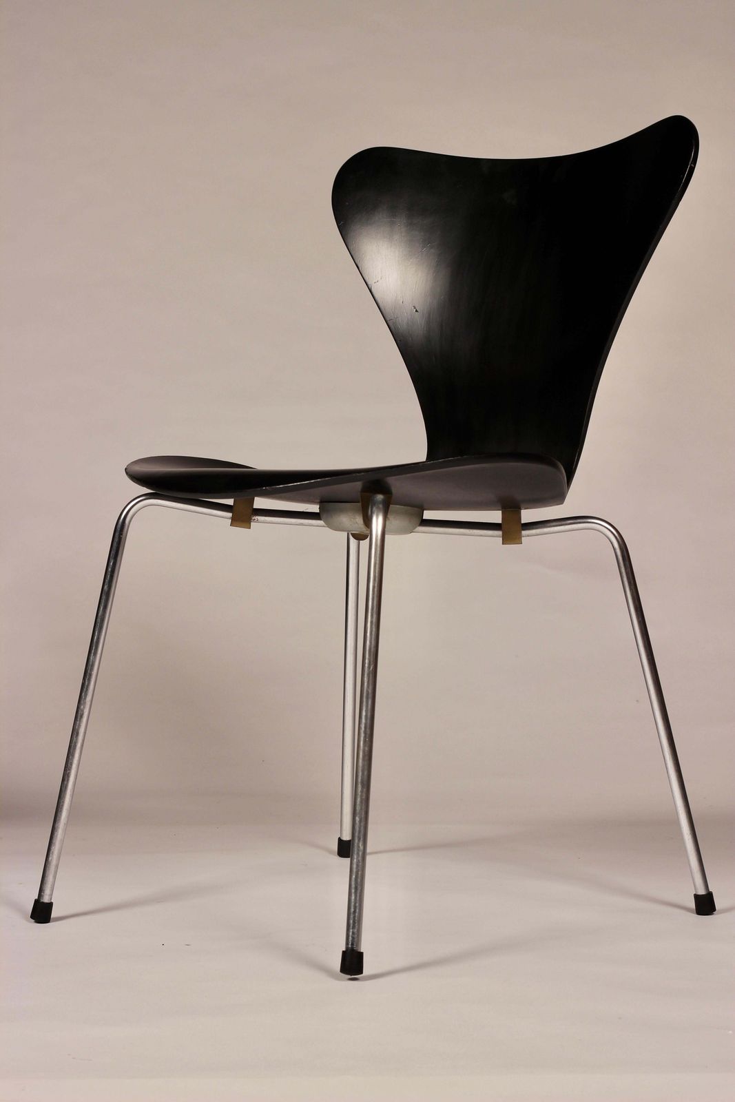 photo vintage Arne Jacobsen Series 7 Or 3107 Chairs By Fritz Hansen Mid Century Modern 1964