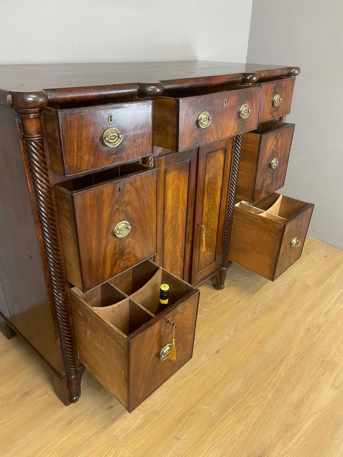 Regency Flame Mahogany Sideboard photo vinterior