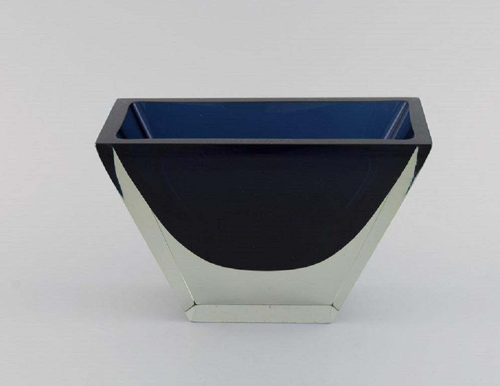 Harry Moilanen '1931 1991' For Nuutajärvi Notsjö, Vase In Art Glass photo 841.0
