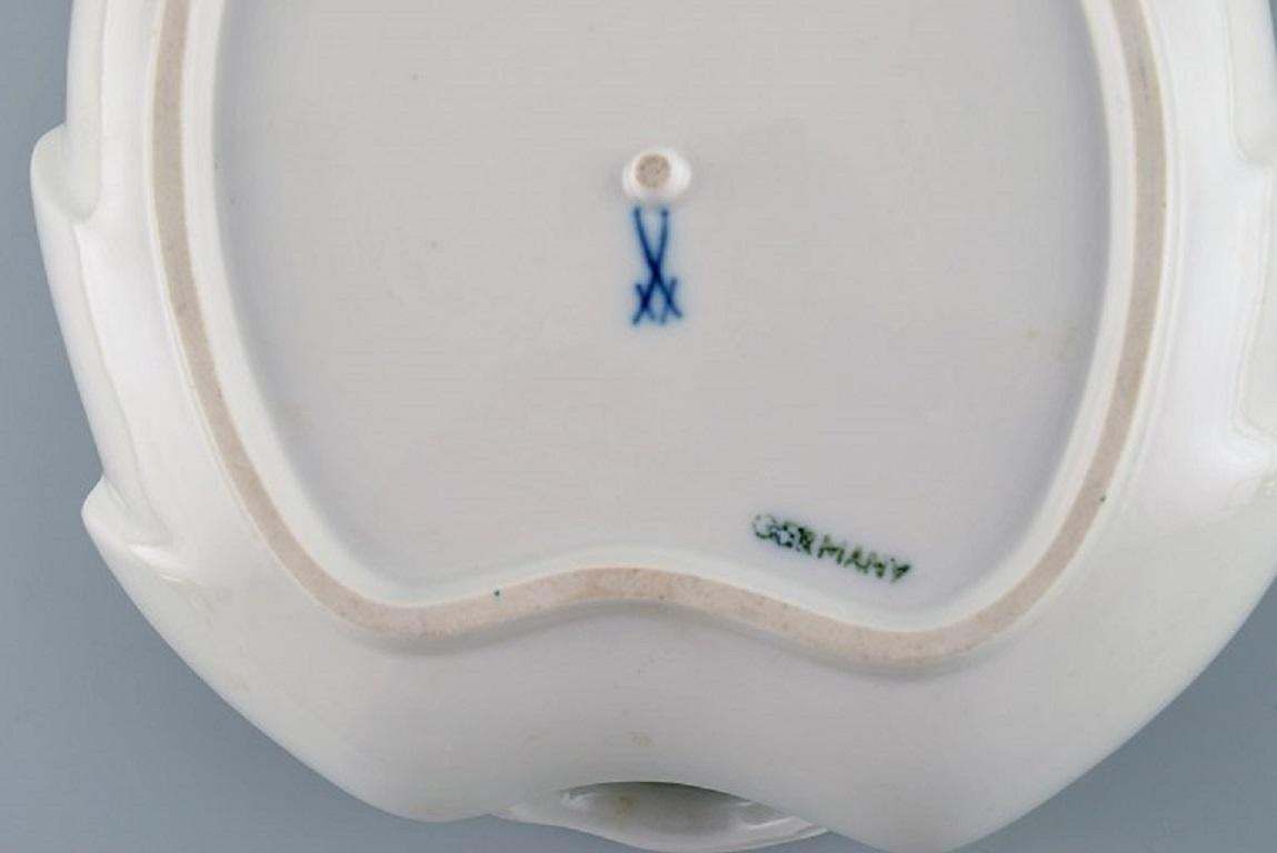 Leaf Shaped Meissen Blue Onion Dish In Hand Painted Porcelain, Early 20th C photo 202.0