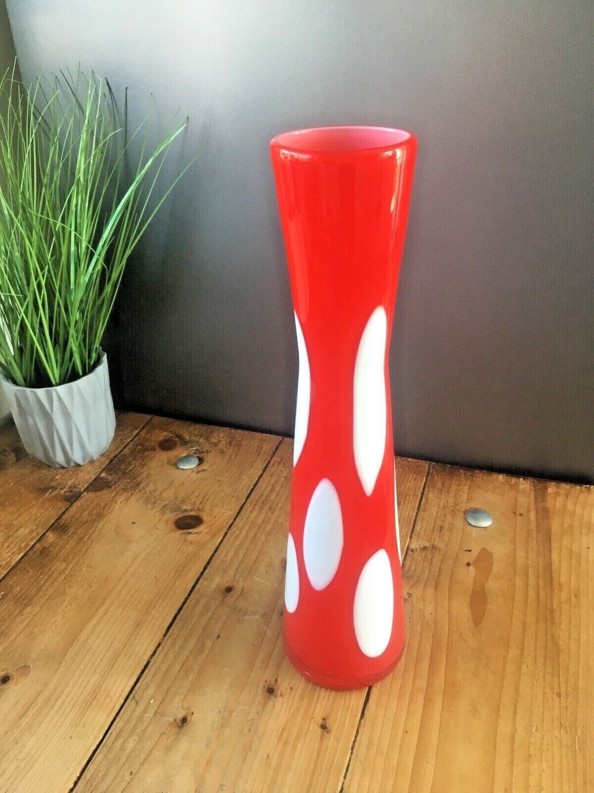 Vintage Retro Pop Art Red White Dot Bubble Spots Funky 70's Space Age Style Vase photo furniture