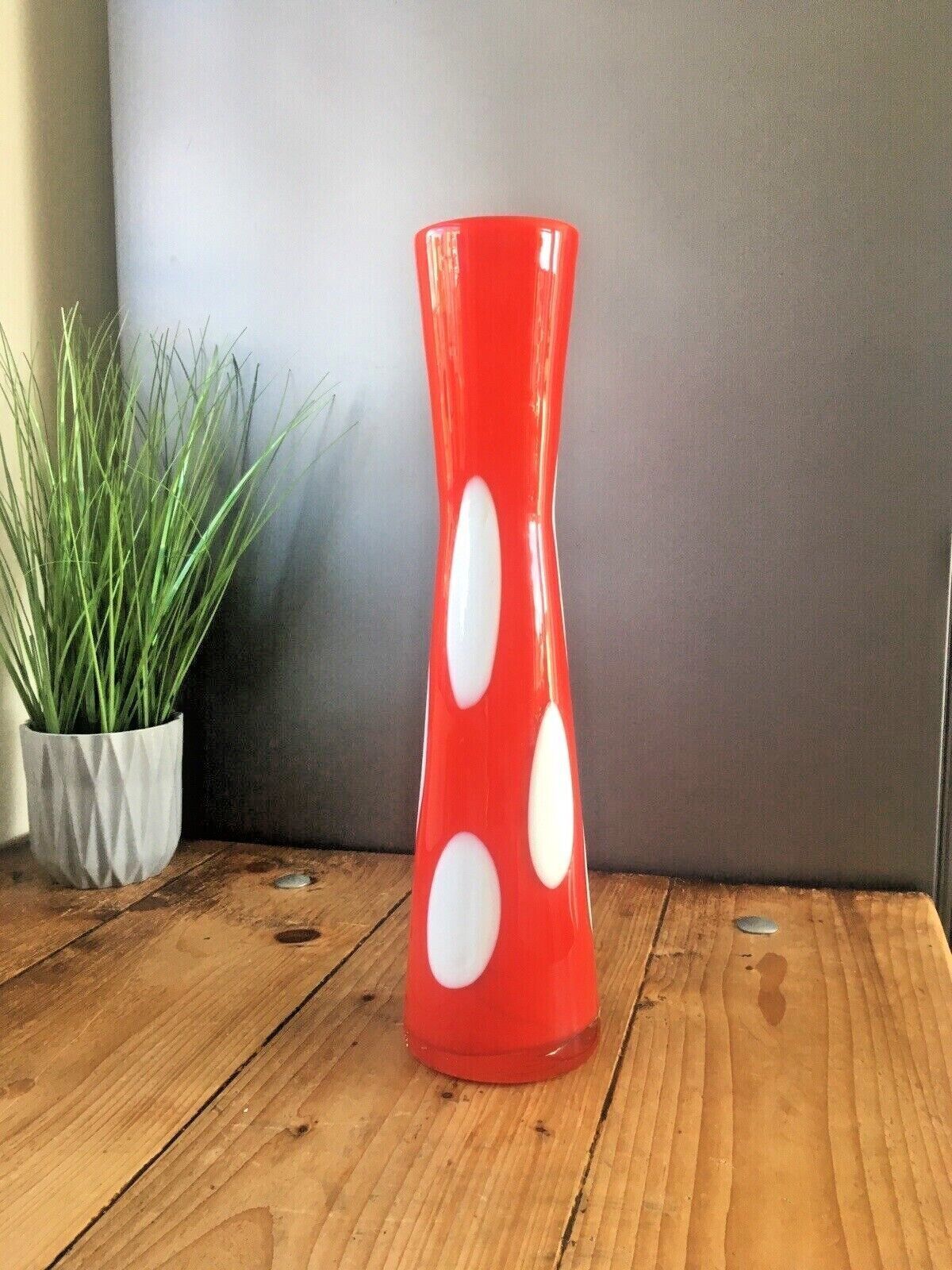 Vintage Retro Pop Art Red White Dot Bubble Spots Funky 70's Space Age Style Vase photo Home Decor