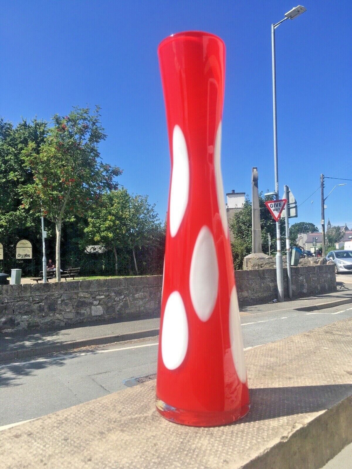 photo for sale Vintage Retro Pop Art Red White Dot Bubble Spots Funky 70's Space Age Style Vase