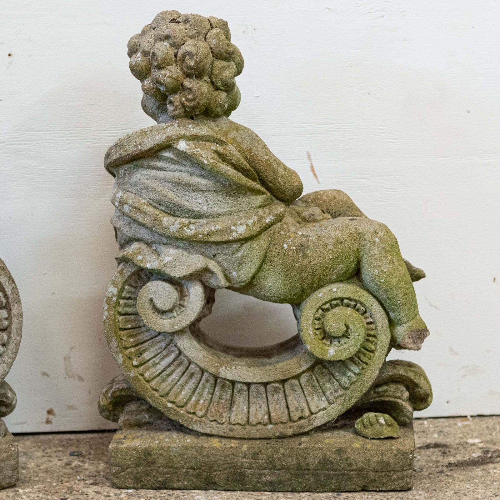 photo vinterior Reclaimed Pair Of Carved Cherub Statues | Garden Putti