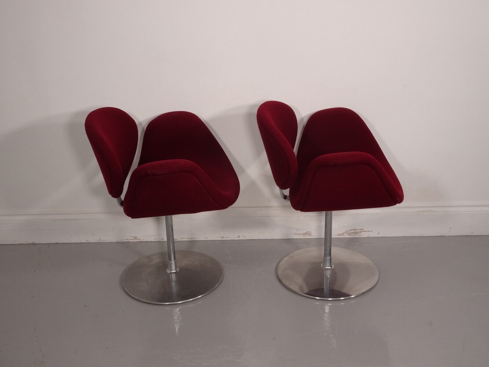 Beautiful Pair Of Artifort Tulip Chairs In Burgundy Fabric photo vinterior