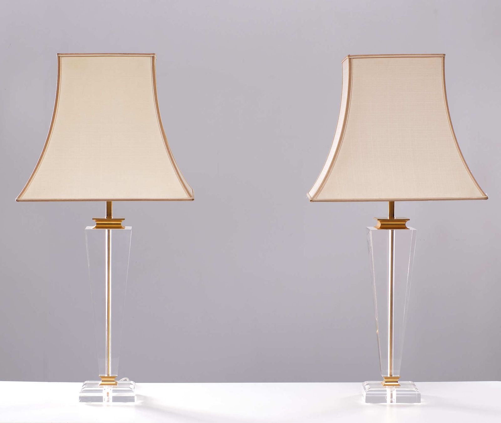 Hollywood Regency Lucite Table Lamps 1970s France photo vinterior