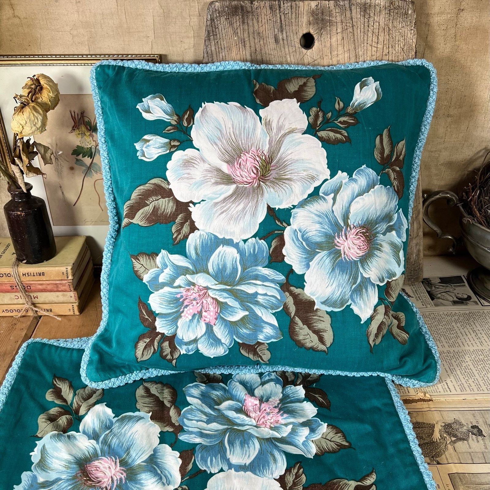 Set Of Four Stunning Mid Century Floral Scatter Cushions  Electric Blue Teal