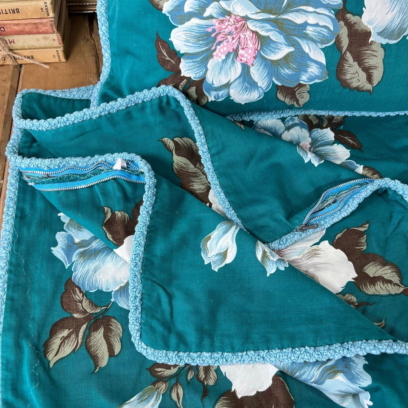 Set Of Four Stunning Mid Century Floral Scatter Cushions  Electric Blue Teal photo vinterior