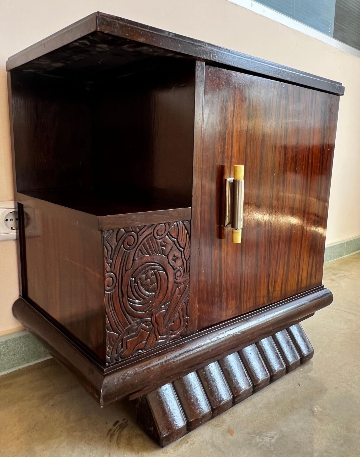 Paire de petites commodes Art déco ou tables de chevet à base ébénisée photo vinterior