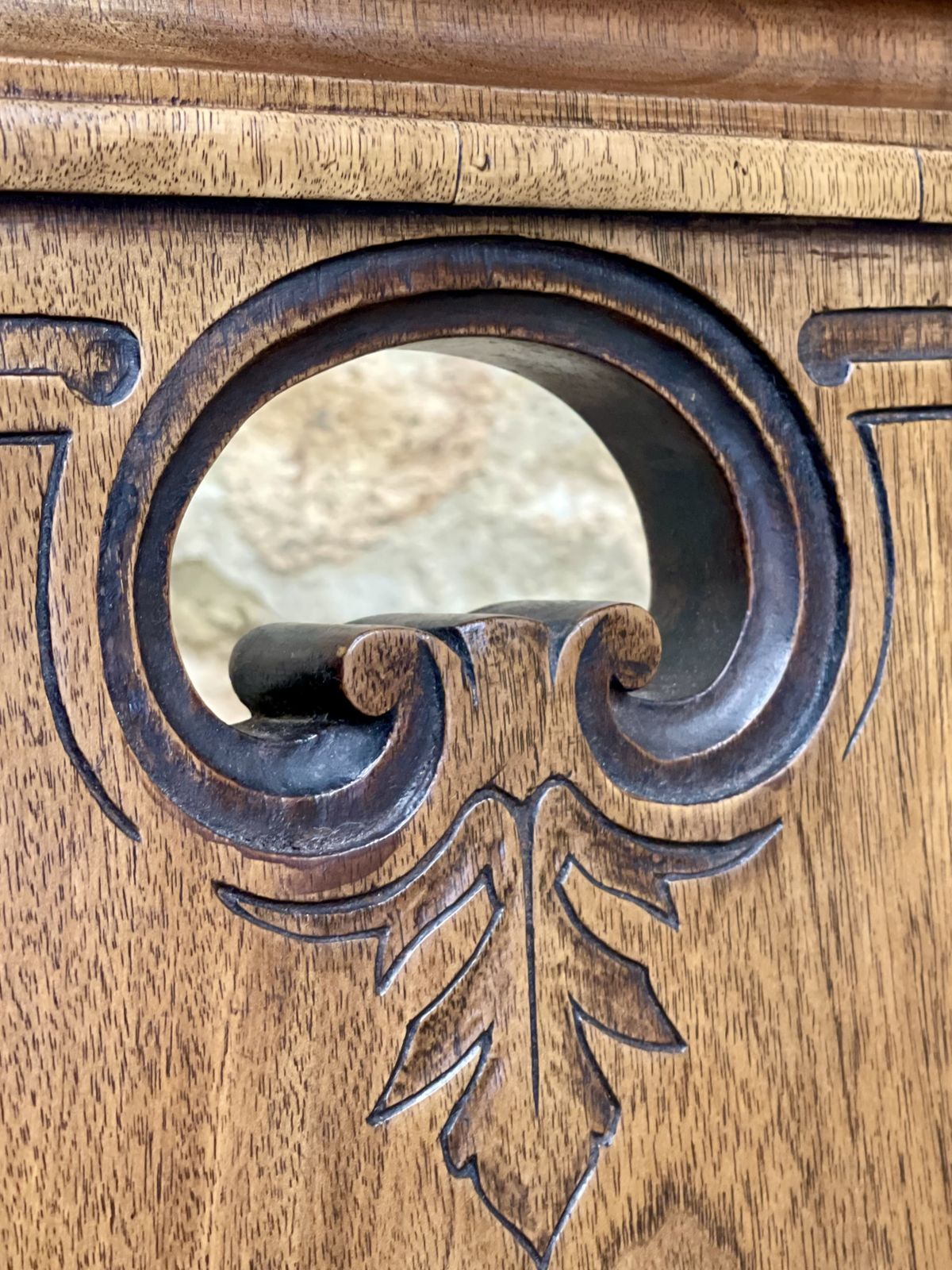 Pair Of Parisian Walnut Hall Chairs.  Maison Guéret Of Paris, photo vinterior