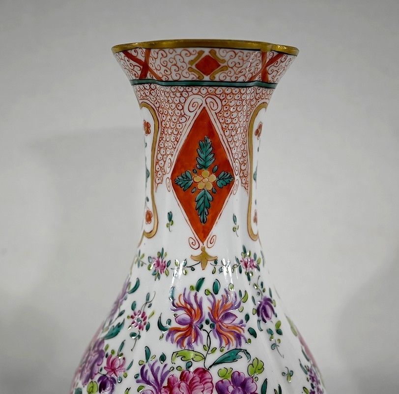 photo buy Pair Of Vases From The Samson Manufacture, 19th Century