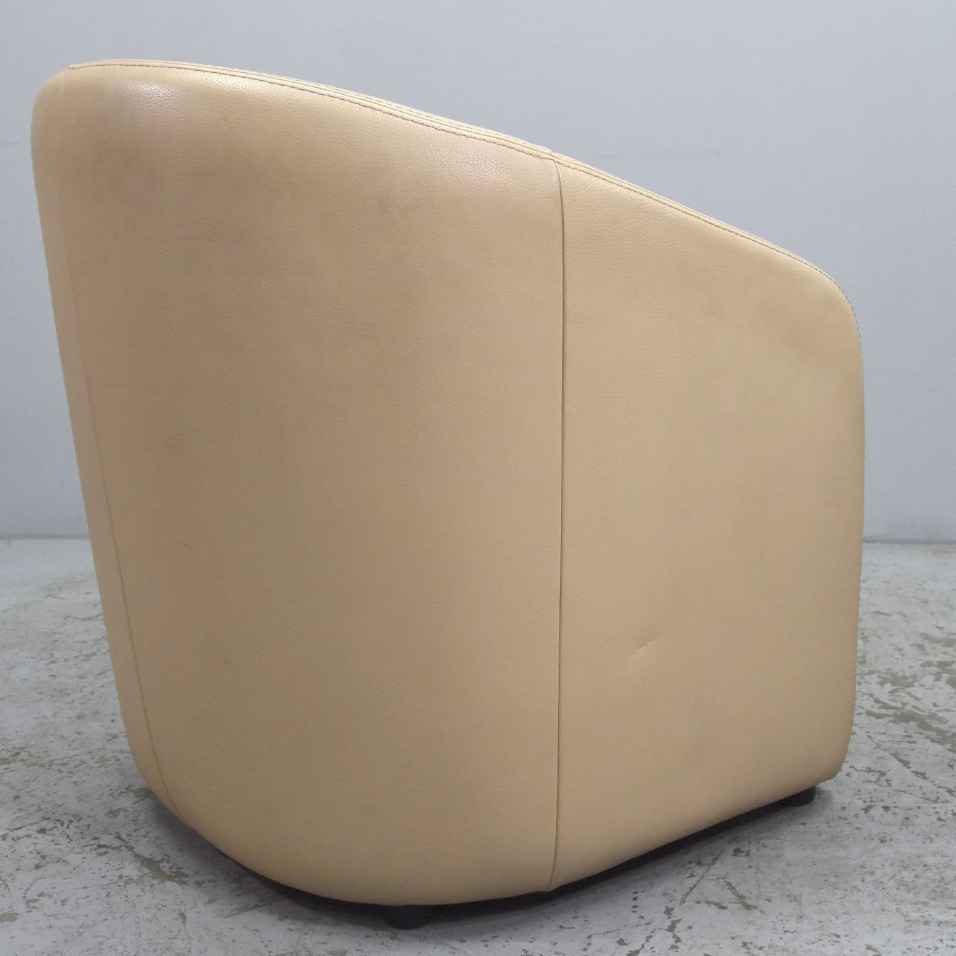 Art Deco Style Cream Leather Club Armchairs (Pair) photo vinterior