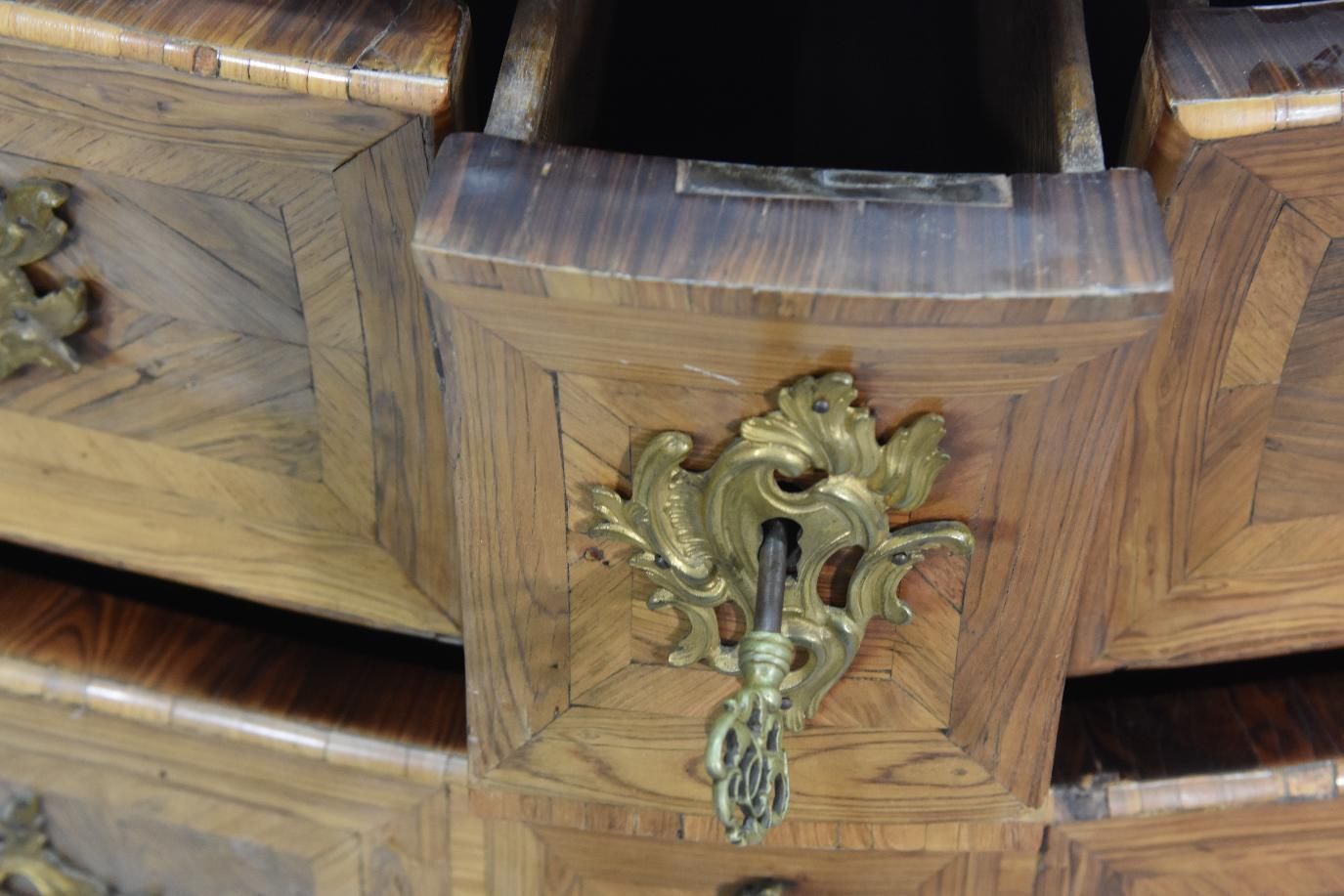 Chest Of Drawers In Violet Wood & Gilt Bronze Stamped Mondon Xviiith photo vinterior