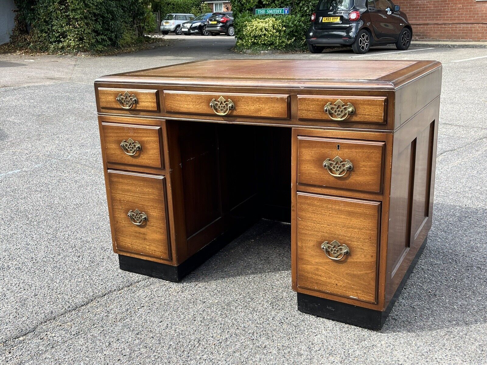 Mahogany Desk, Brass Handles, Panelled Sides & Rear. photo vinterior